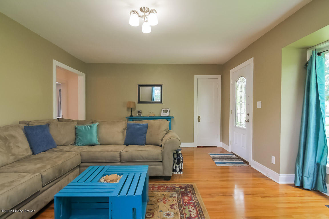 4026 Gloucester Road Louisville, KY 40207 - Photo 13 of 64 11