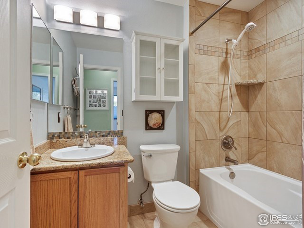 1349 Trail Ridge Road Longmont, CO 80504 - Photo 24 of 33 Full bath upstairs