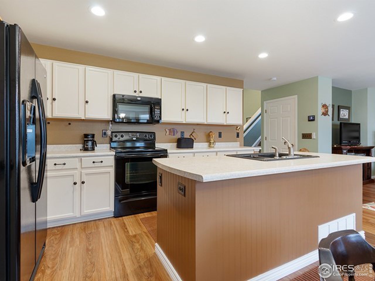 1349 Trail Ridge Road Longmont, CO 80504 - Photo 10 of 33 All appliances included