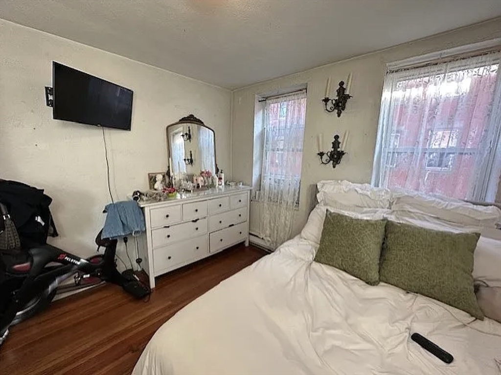 35 Charter Street, Unit 4 Boston, MA 02113 - Photo 7 of 11