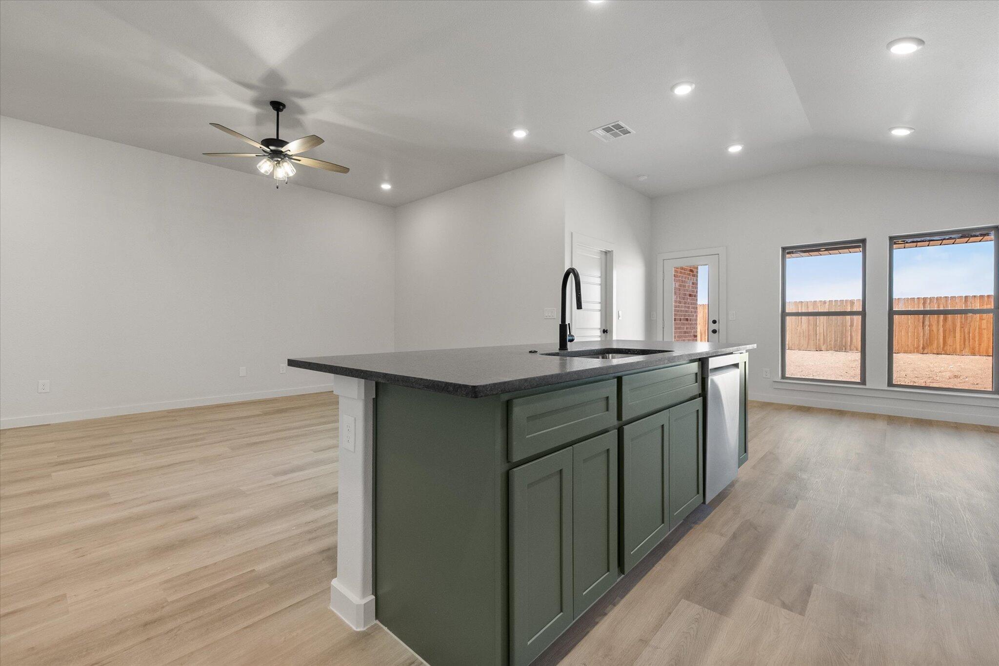 14002 Gary Avenue Lubbock, TX 79423 - Photo 11 of 20 15-14002 Gary_4499