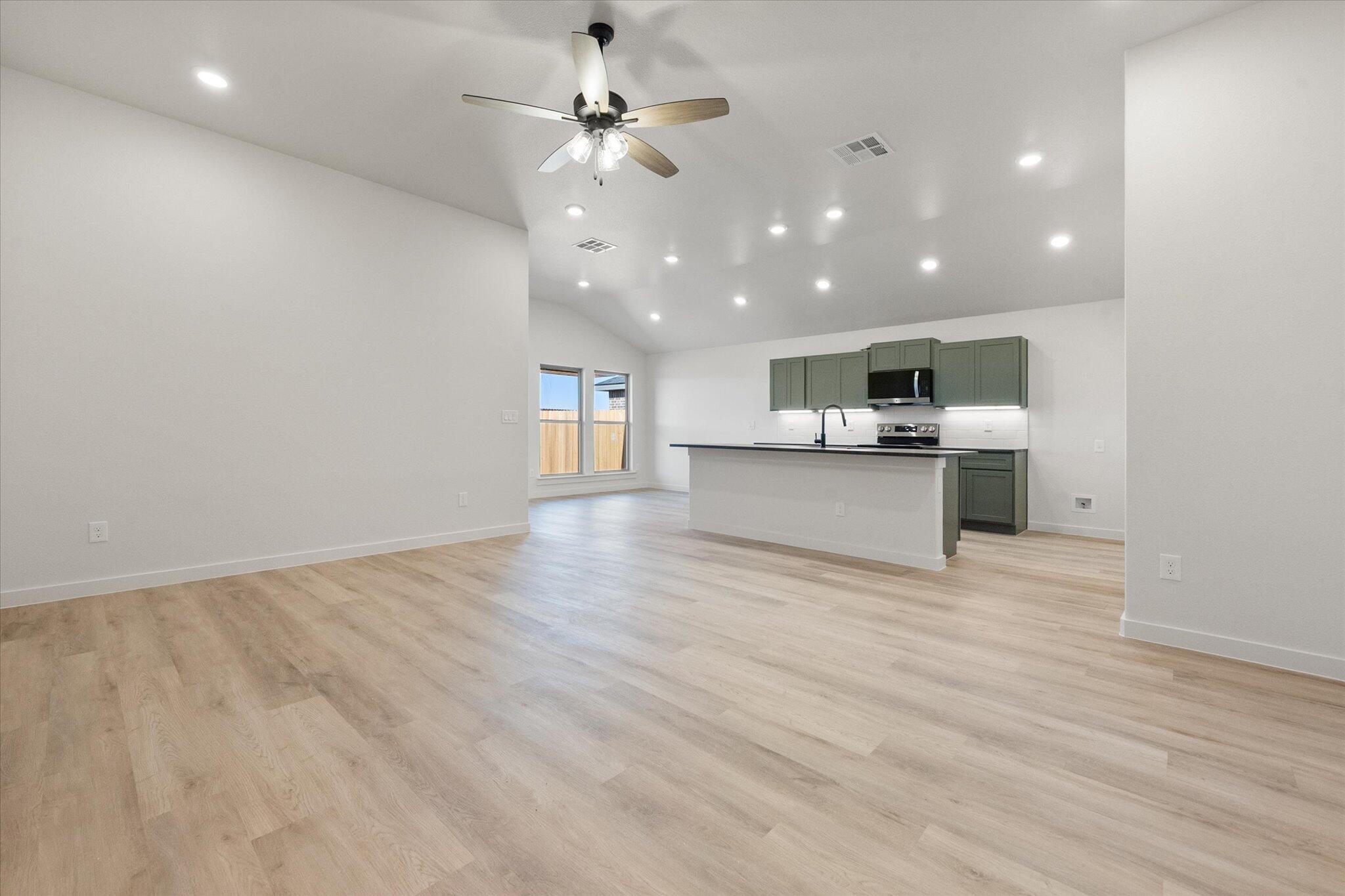 14002 Gary Avenue Lubbock, TX 79423 - Photo 3 of 20 07-14002 Gary_4459