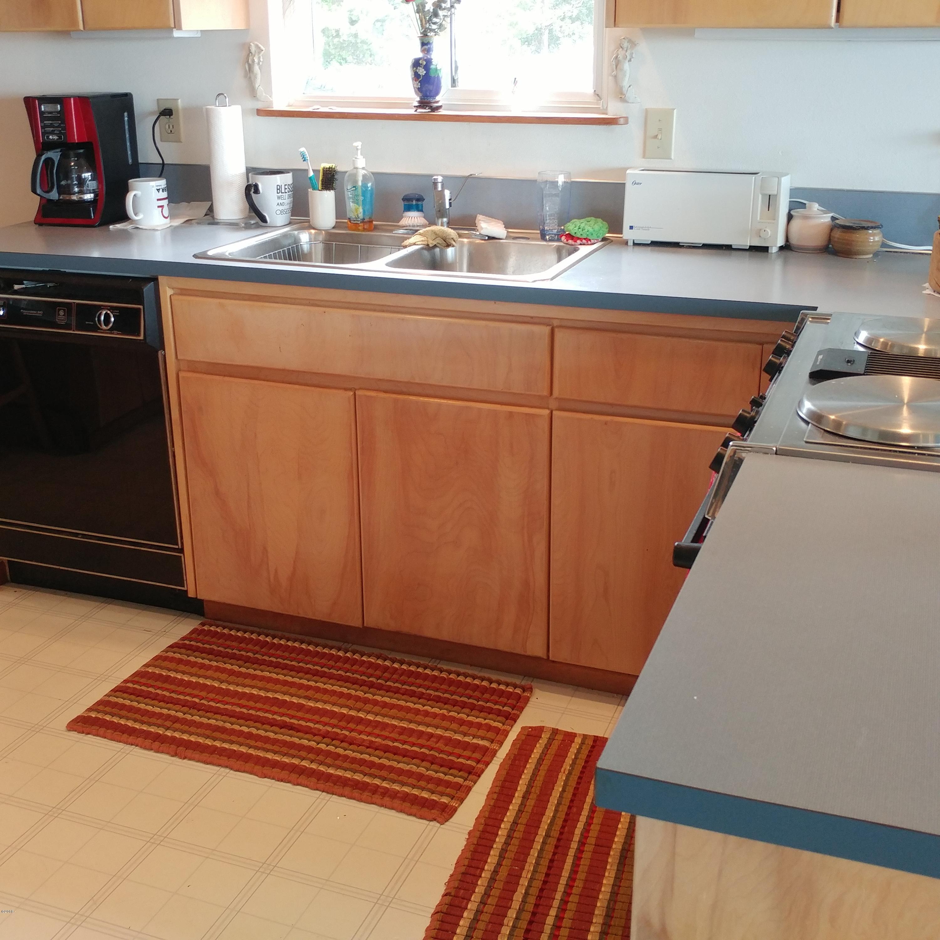 2750 Southwest Coho Street Newport, OR 97366 - Photo 5 of 13 kitchen