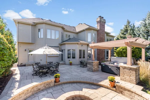 an outdoor space with lots of water tables and chairs