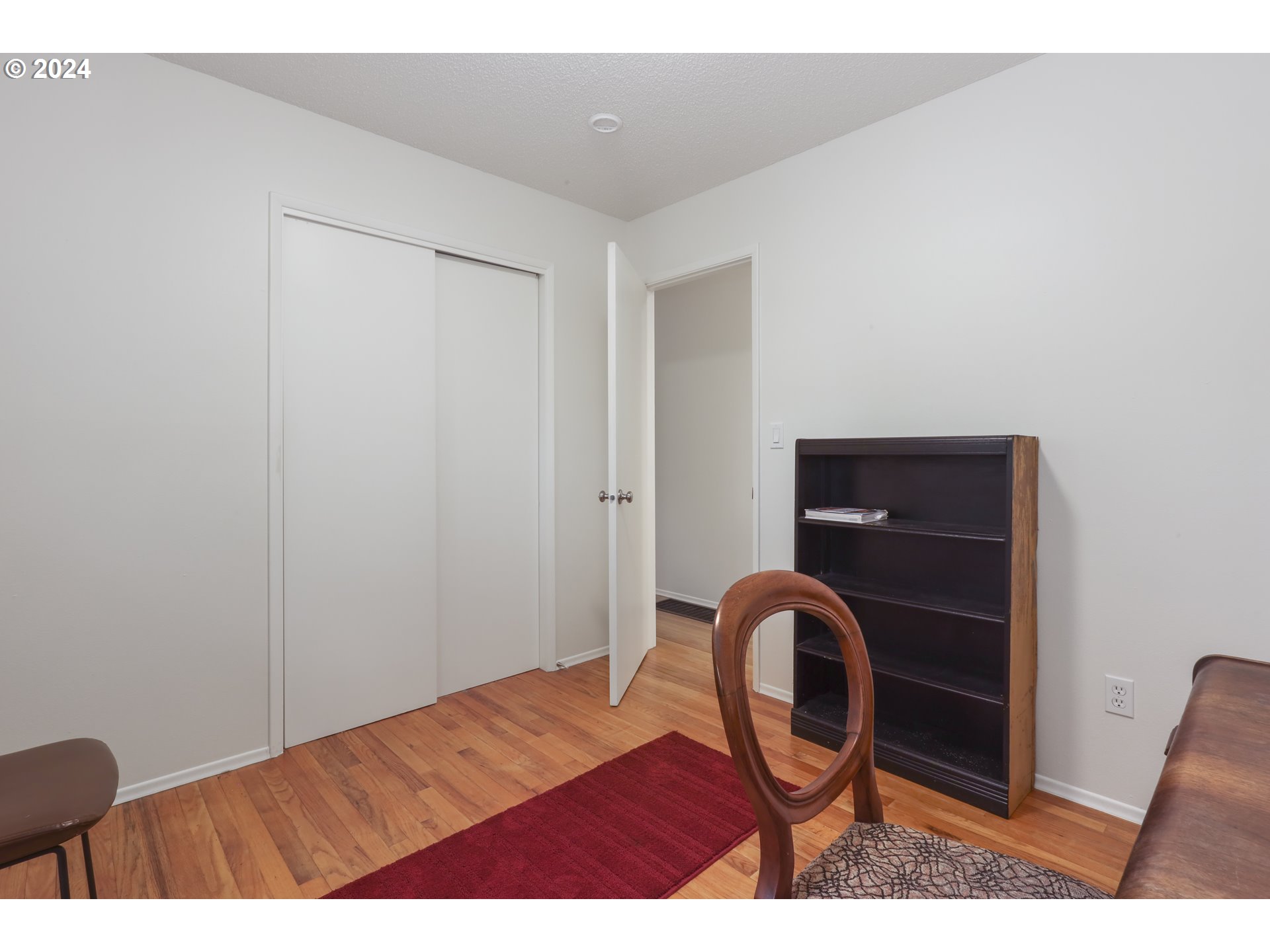 290 Northwest Chesser Road Stevenson, WA 98648 - Photo 23 of 43 a picture of table