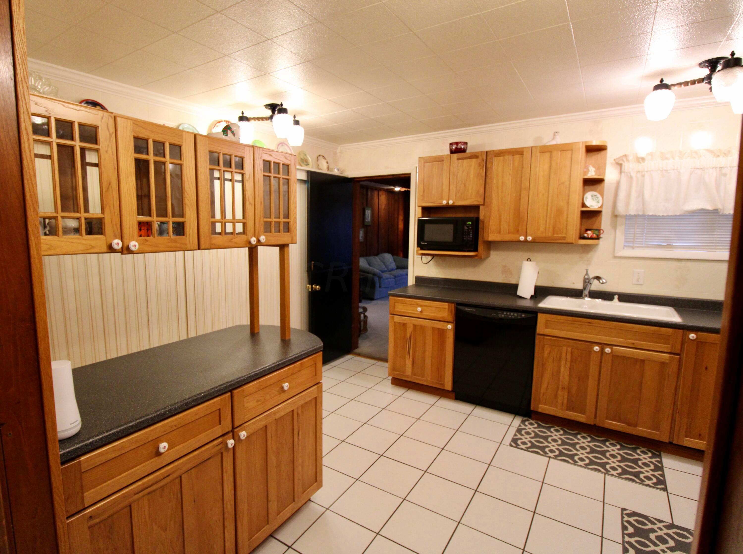 3464-3466 Eakin Road Columbus, OH 43204 - Photo 16 of 51 Kitchen