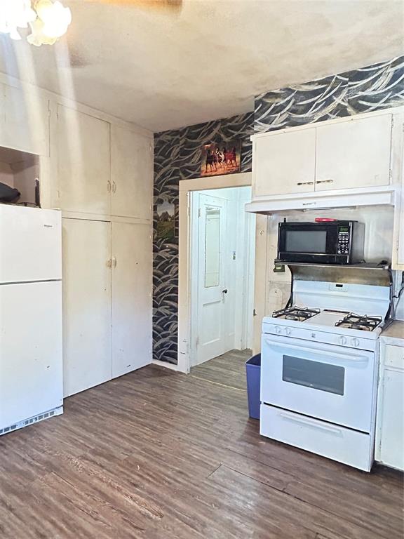 Appliances transfer with the house & they are all in working order. Gas range & oven is a bonus.