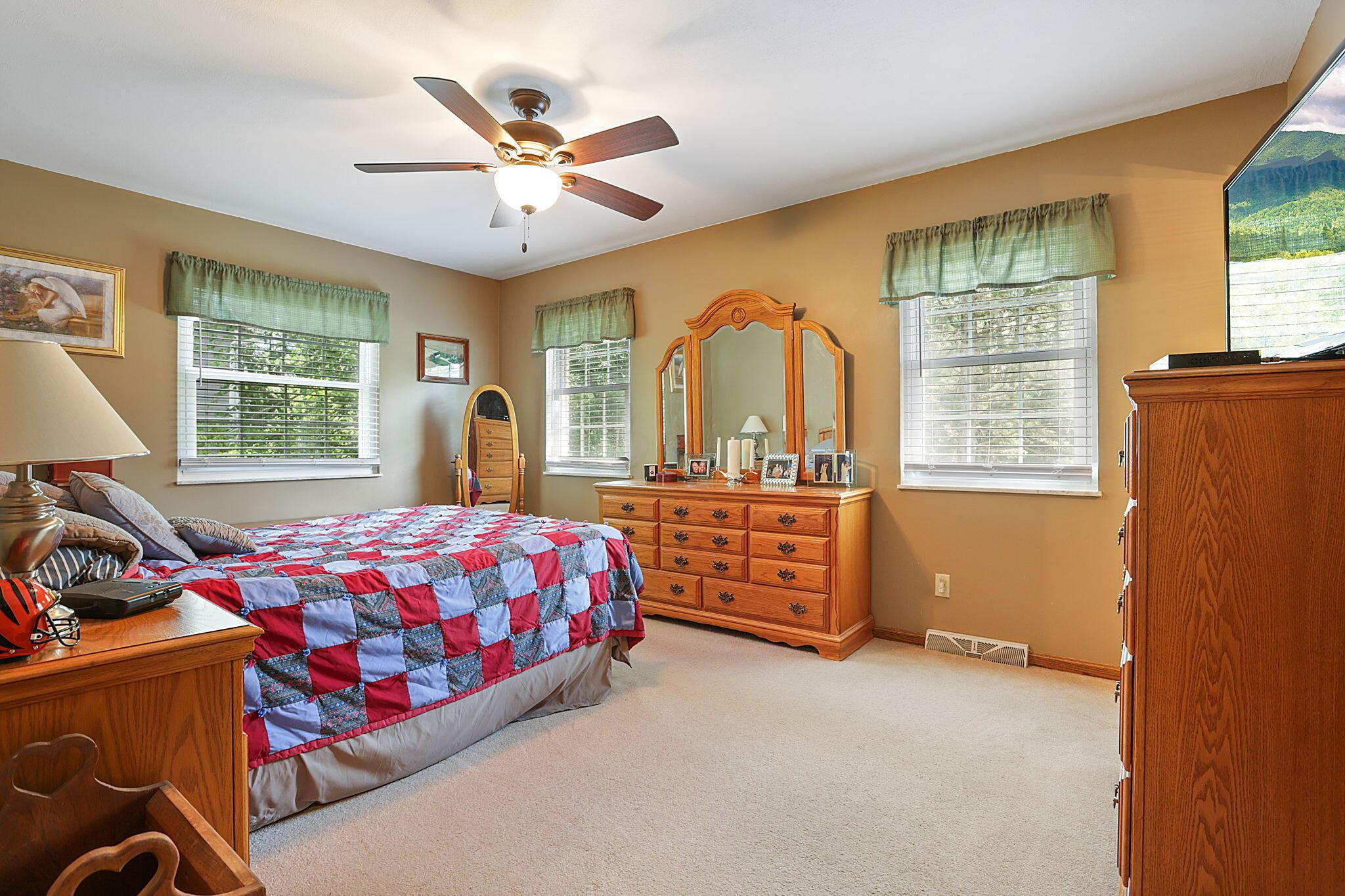 227 Middle Ground Road Southwest Pataskala, OH 43062 - Photo 29 of 83 Entry level primary bedroom