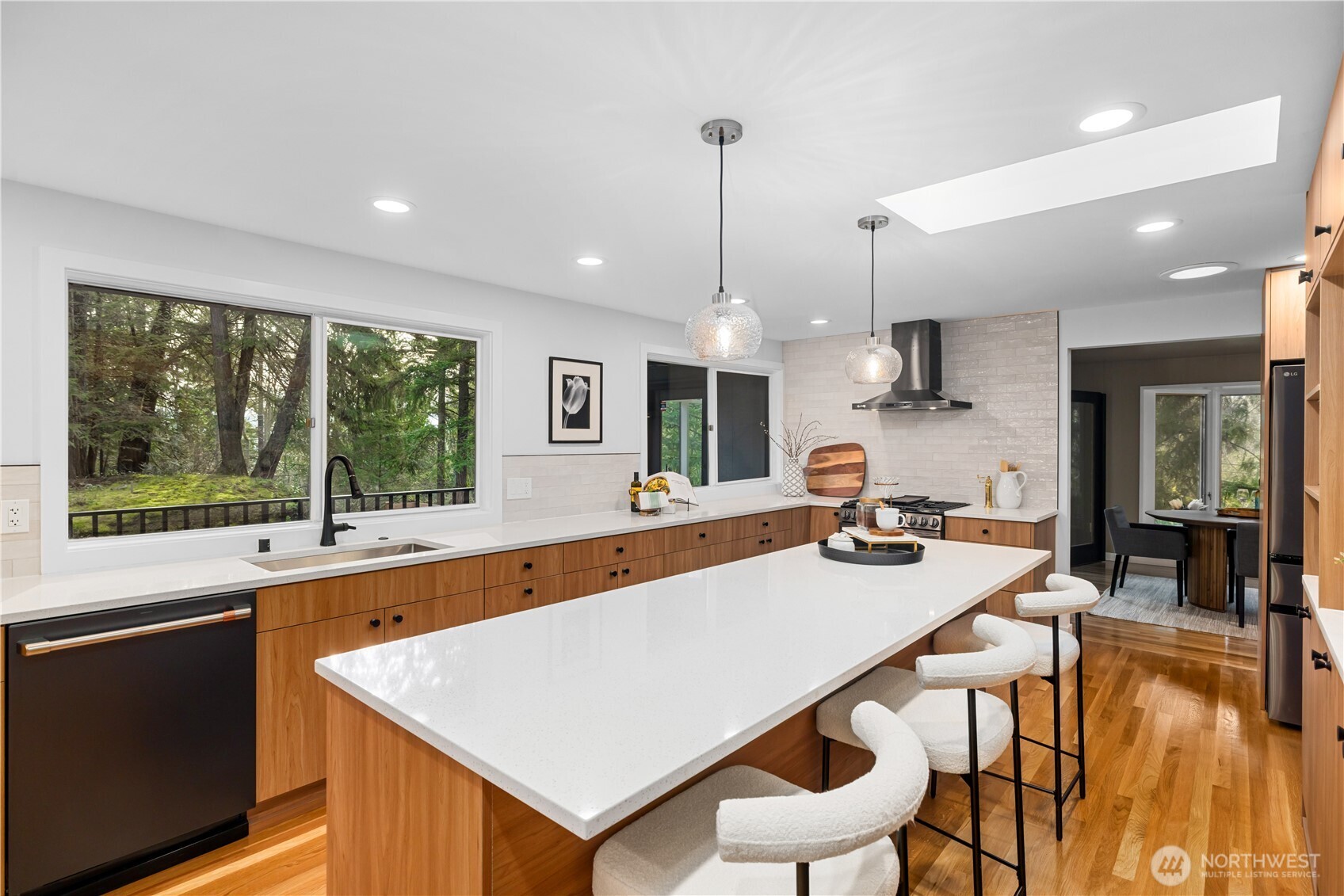 6423 East Mercer Way Mercer Island, WA 98040 - Photo 11 of 40