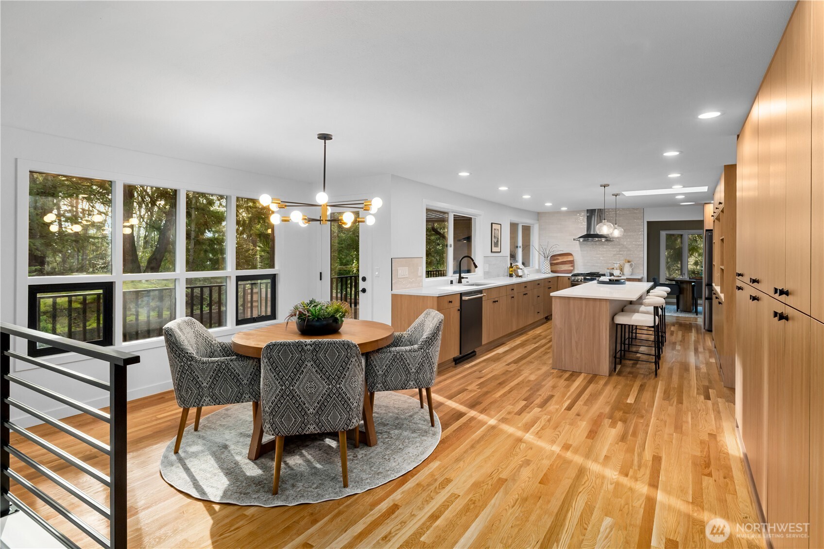 6423 East Mercer Way Mercer Island, WA 98040 - Photo 8 of 40