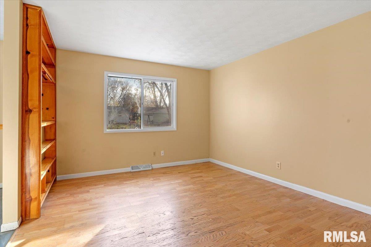 2544 Selkirk Road Springfield, IL 62702 - Photo 4 of 22