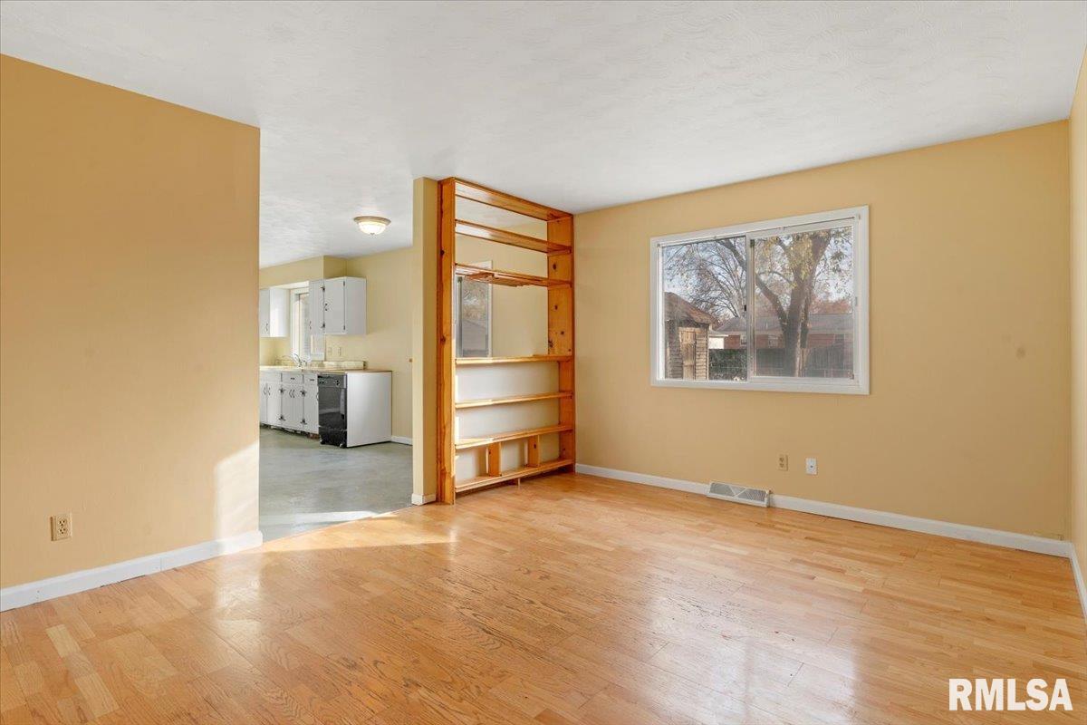 2544 Selkirk Road Springfield, IL 62702 - Photo 5 of 22
