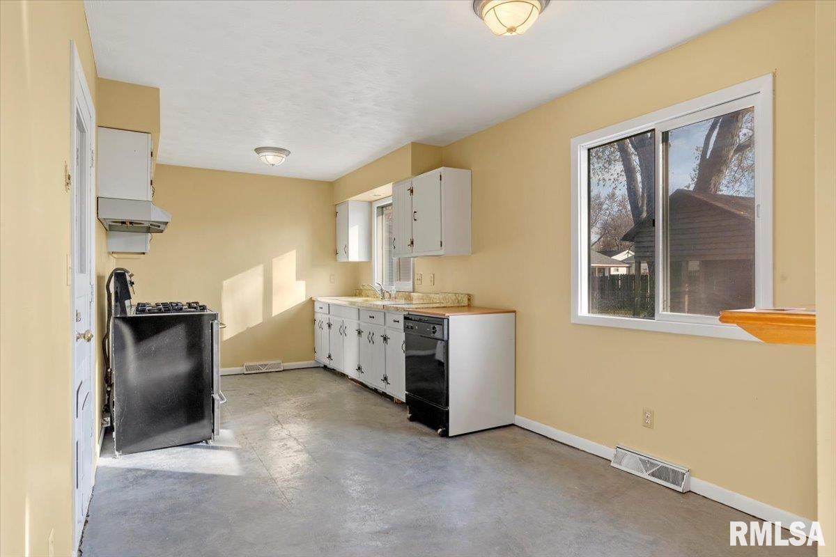 2544 Selkirk Road Springfield, IL 62702 - Photo 8 of 22
