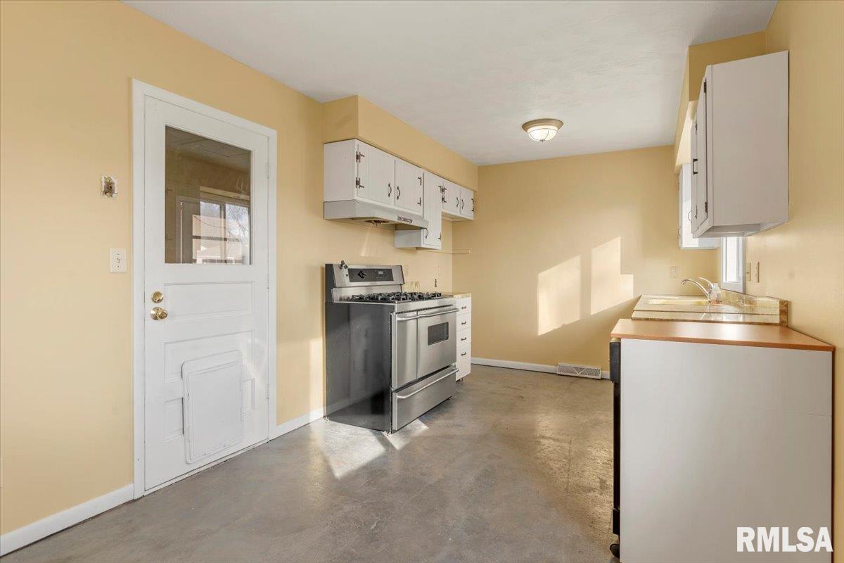 2544 Selkirk Road Springfield, IL 62702 - Photo 9 of 22