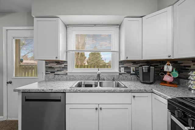 $120,000 | 4315 26th Avenue, Moline, IL 61265