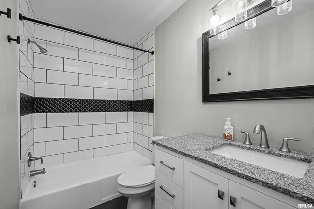 $120,000 | 4315 26th Avenue, Moline, IL 61265