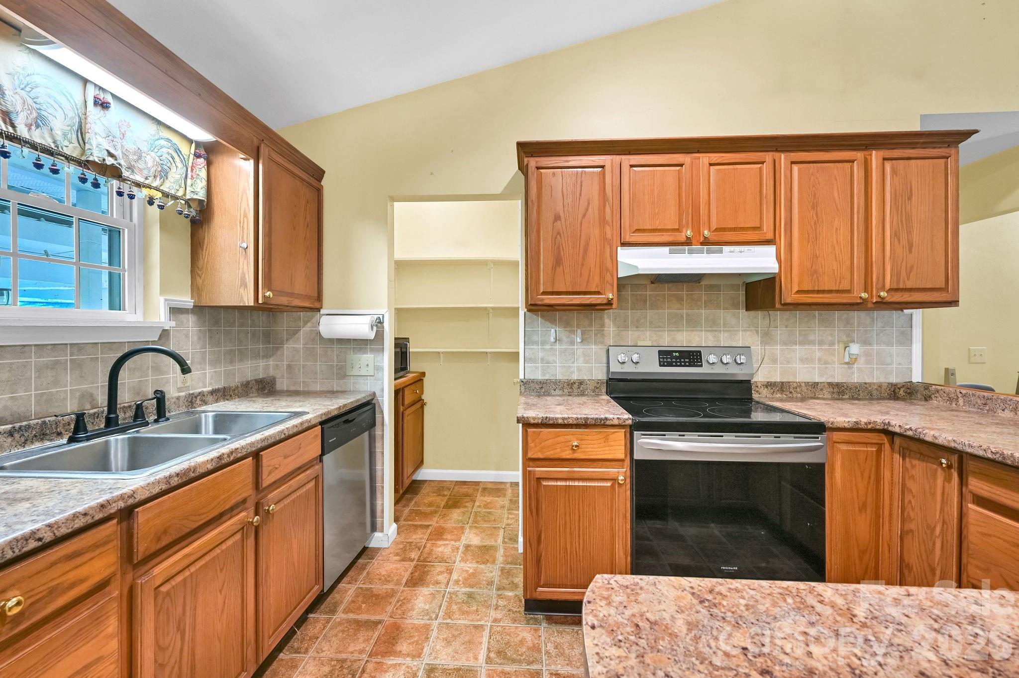 553 Morgan Branch Road Marshall, NC 28753 - Photo 5 of 41
