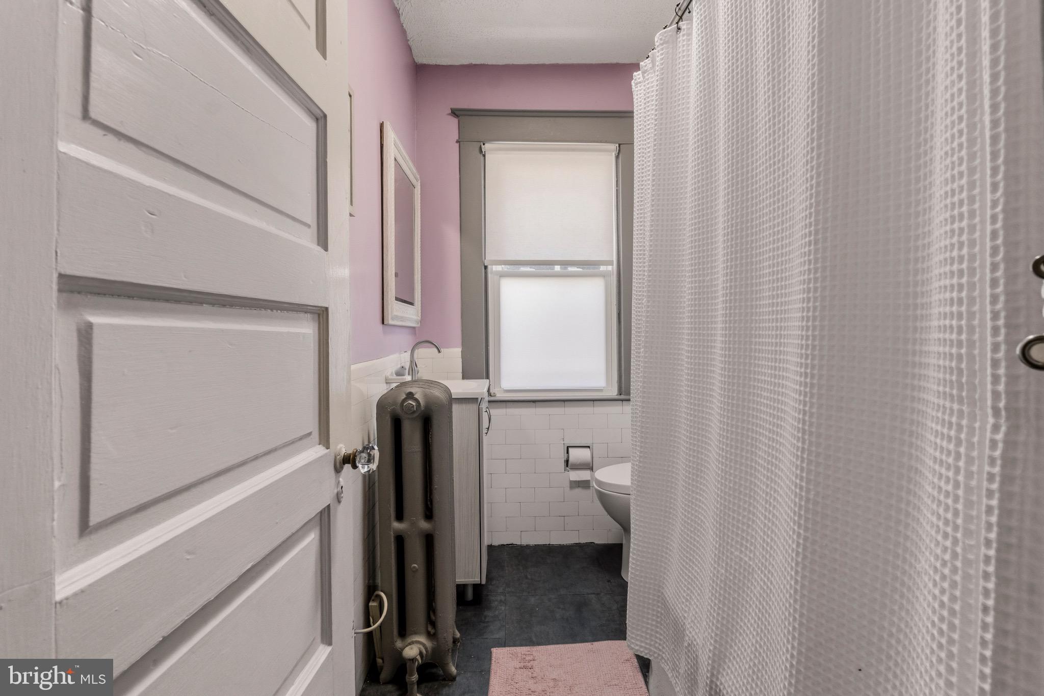 210 Mallow Hill Road Baltimore, MD 21229 - Photo 31 of 43 Upstairs full bathroom