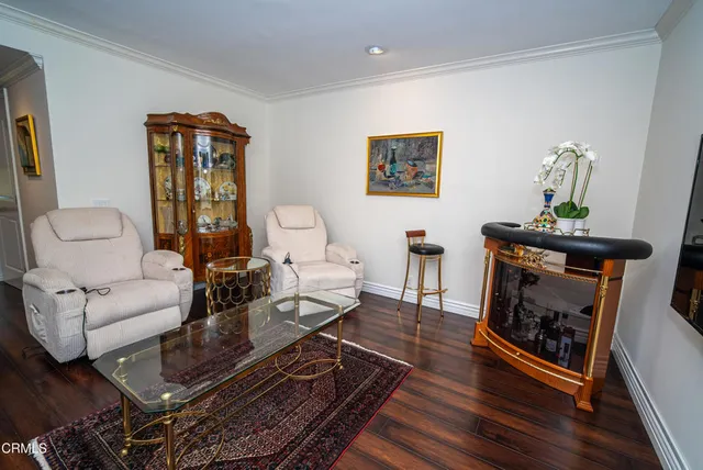 $1,999,975 | 2460 Las Positas Road, Glendale, CA 91208