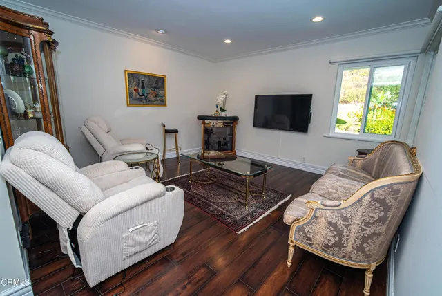 $1,999,975 | 2460 Las Positas Road, Glendale, CA 91208