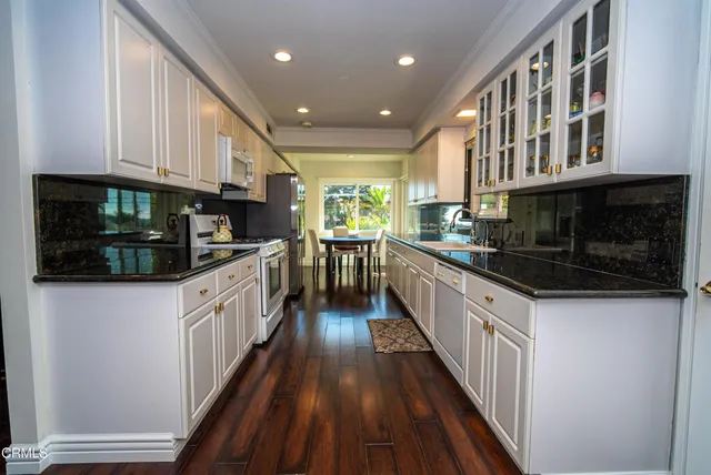 $1,999,975 | 2460 Las Positas Road, Glendale, CA 91208