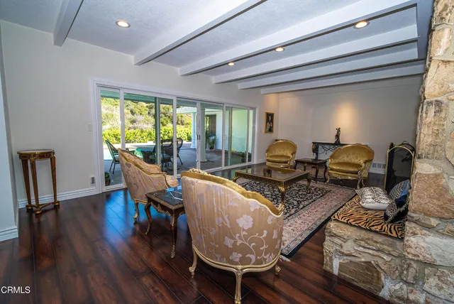 $1,999,975 | 2460 Las Positas Road, Glendale, CA 91208