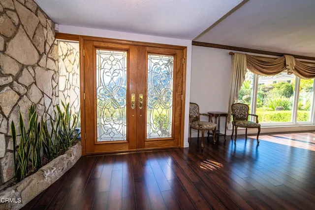 $1,999,975 | 2460 Las Positas Road, Glendale, CA 91208