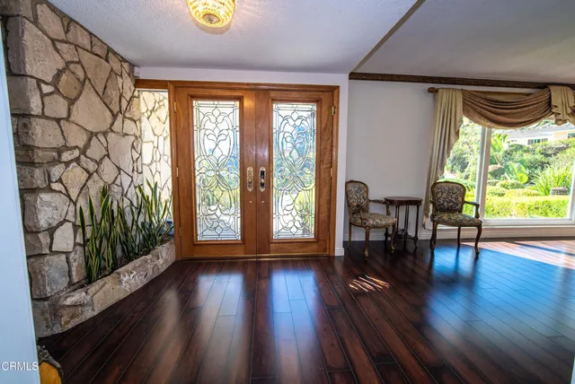 $1,999,975 | 2460 Las Positas Road, Glendale, CA 91208