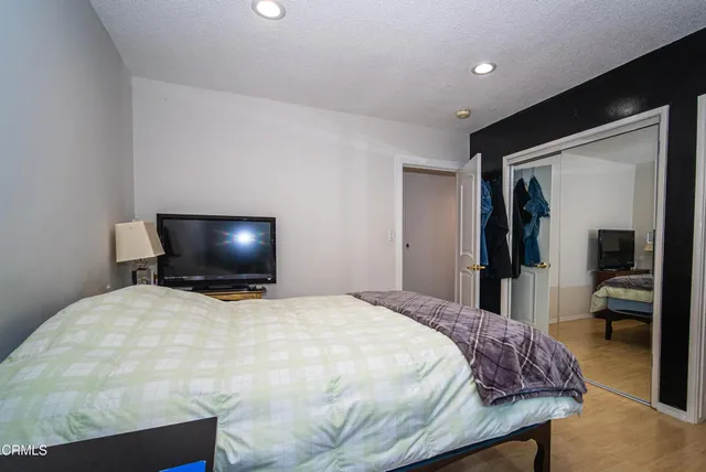 $1,999,975 | 2460 Las Positas Road, Glendale, CA 91208