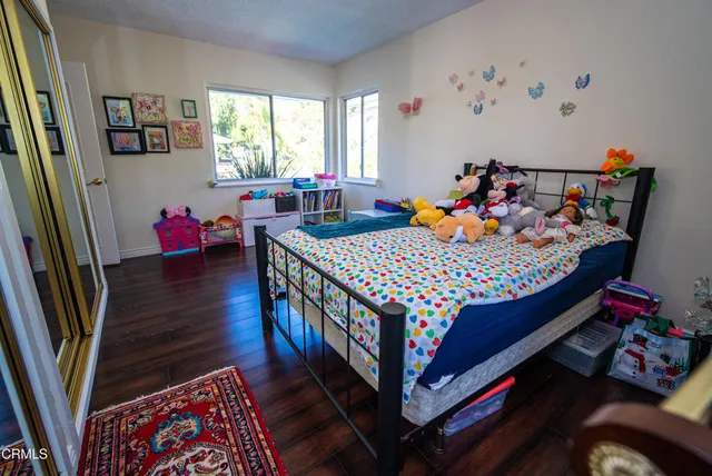 $1,999,975 | 2460 Las Positas Road, Glendale, CA 91208