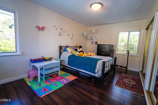 $1,999,975 | 2460 Las Positas Road, Glendale, CA 91208