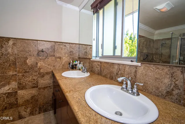 $1,999,975 | 2460 Las Positas Road, Glendale, CA 91208