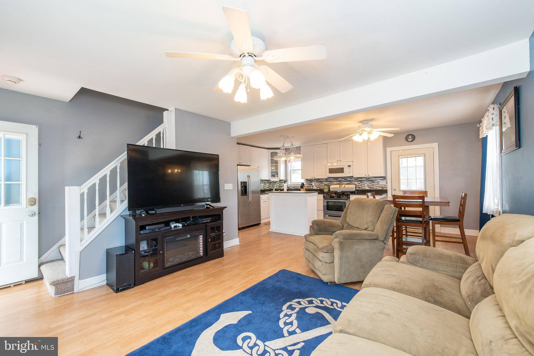 6538 Corkley Road Baltimore, MD 21237 - Photo 5 of 47 Living Room