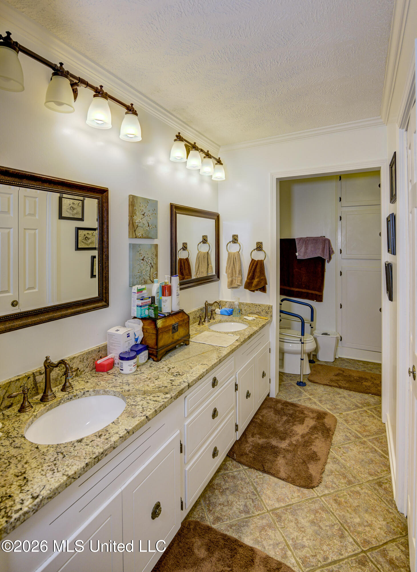 444 Ridgewood Street, Unit 444 Vicksburg, MS 39180 - Photo 15 of 25 Primary Bathroom 2