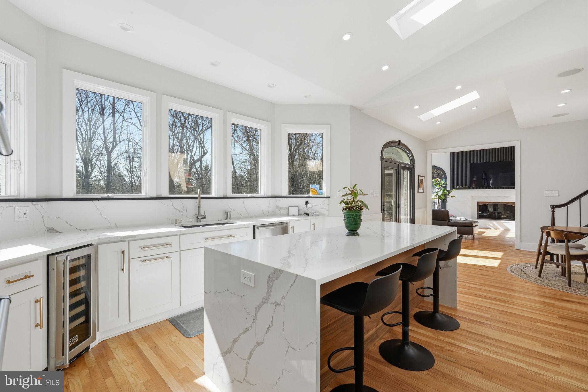 310 Springvale Road Great Falls, VA 22066 - Photo 12 of 68 Island Seating