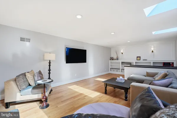 $2,899,000 | 310 Springvale Road, Great Falls, VA 22066