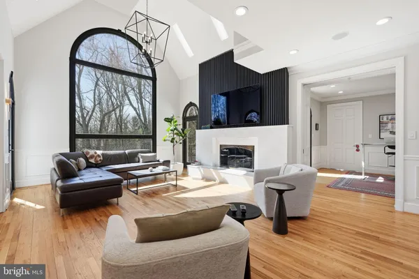 $2,899,000 | 310 Springvale Road, Great Falls, VA 22066