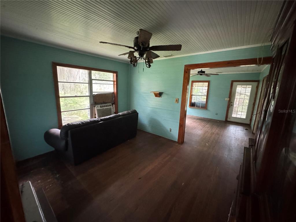 850 Menton Road Pierson, FL 32180 - Photo 6 of 35 a living room with furniture and a window