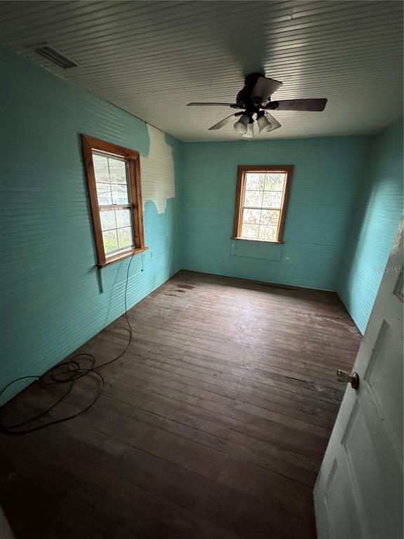 850 Menton Road Pierson, FL 32180 - Photo 10 of 35 a view of an empty room with a window