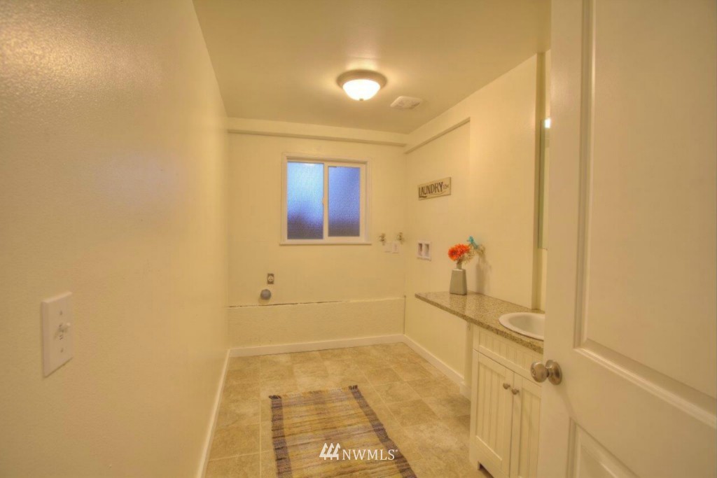 13209 3rd Place Southwest Burien, WA 98146 - Photo 12 of 15 Gallery Image 12