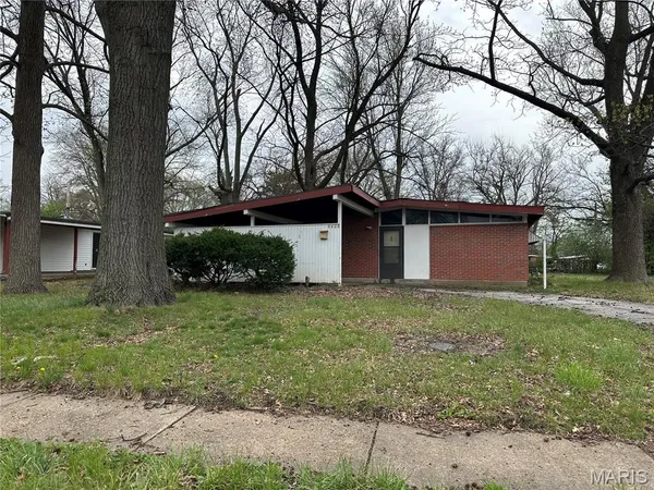 $20,000 | 8428 Redfir Drive, Berkeley, MO 63134