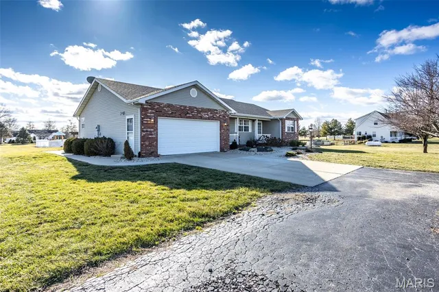 $379,900 | 5532 Moro Road, Moro, IL 62067
