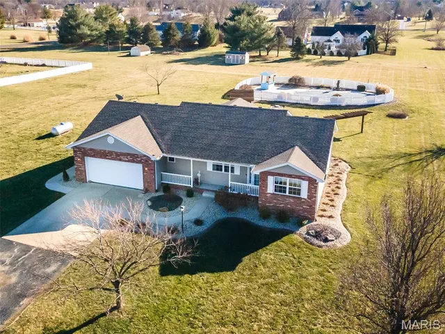 $379,900 | 5532 Moro Road, Moro, IL 62067
