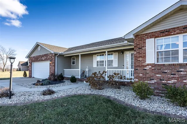 $379,900 | 5532 Moro Road, Moro, IL 62067