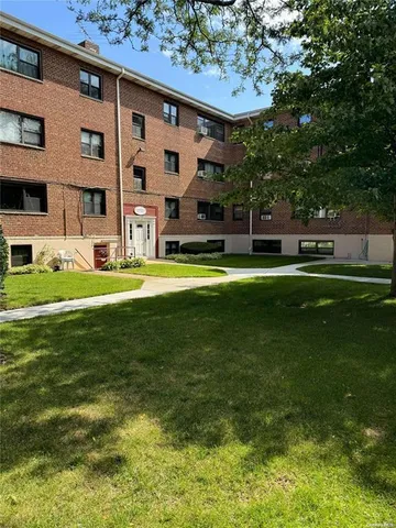 $204,900 | 91 Tulip Avenue, Unit B2, Floral Park, NY 11001