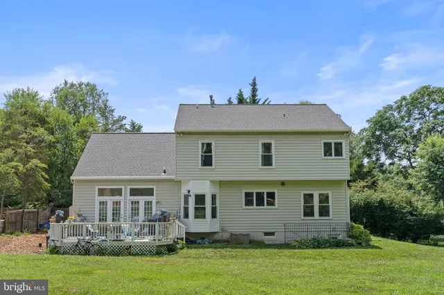 a view of a garage room