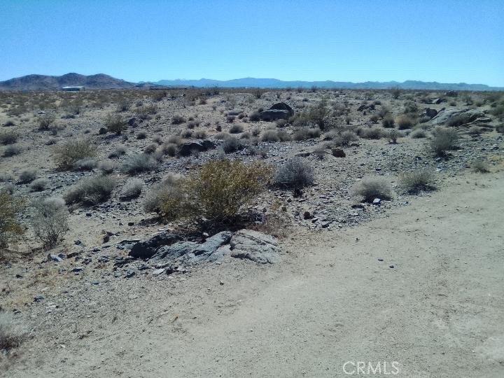 60718 Summers Road Landers, CA 92285 - Photo 2 of 4