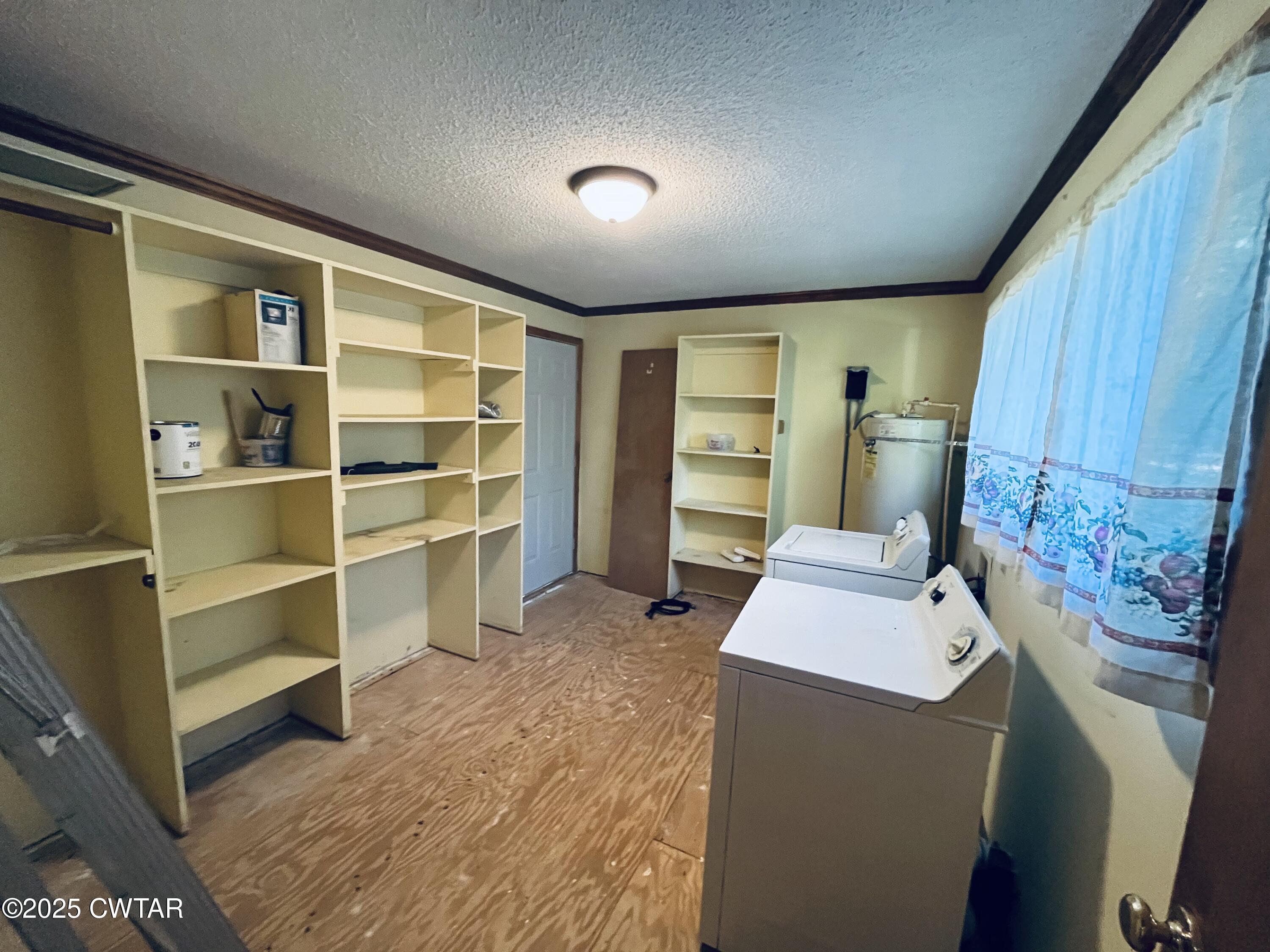 294 Ridgeway Road Sugar Tree, TN 38380 - Photo 17 of 34 a room with furniture and a window