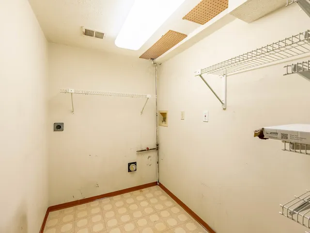 $289,900 | 446 Galahad Road, Bolingbrook, IL 60440