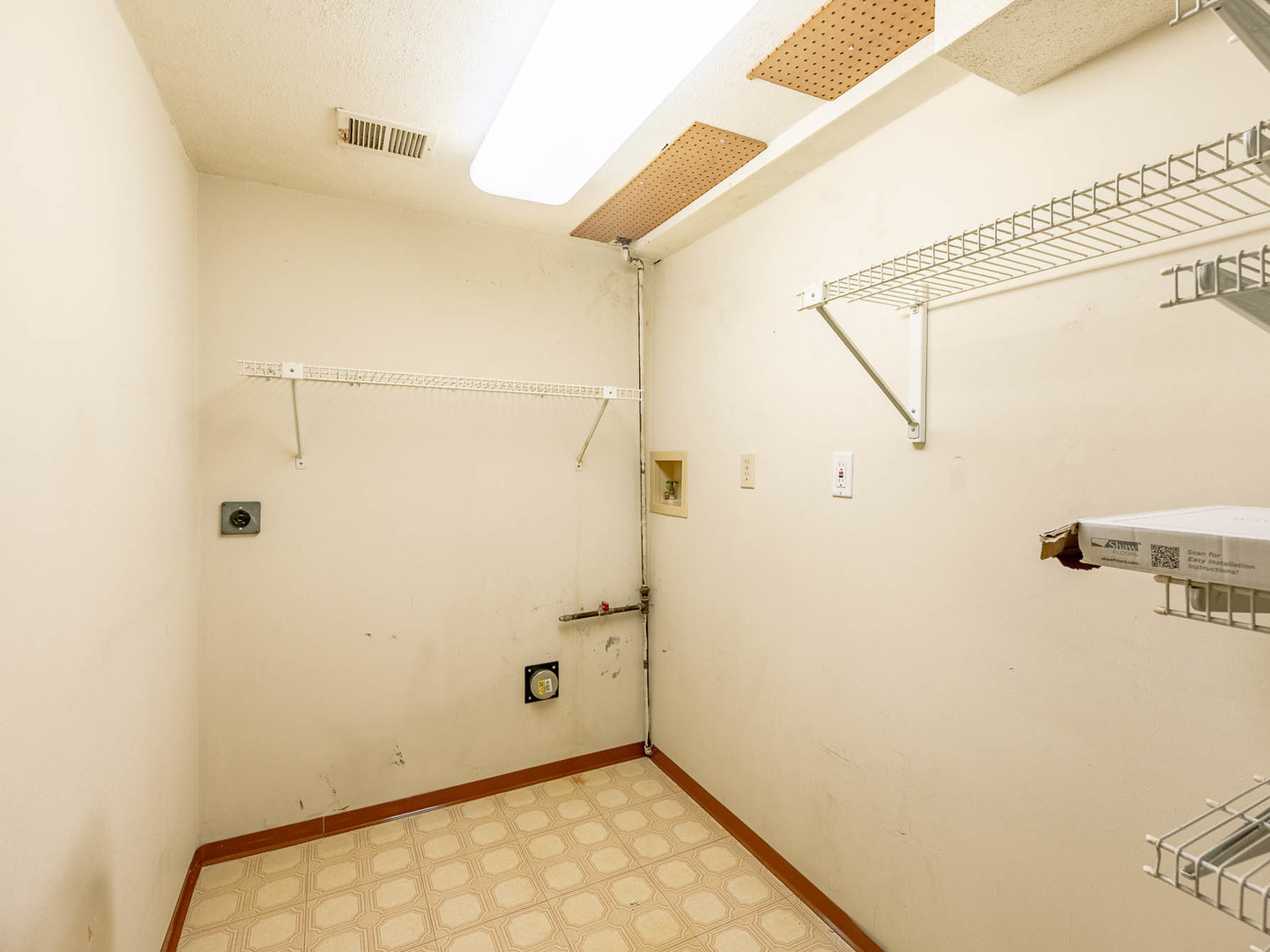 446 Galahad Road Bolingbrook, IL 60440 - Photo 11 of 20 a view of bathroom